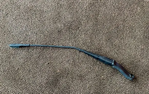 Mercedes-Benz B W245 Front wiper blade arm A1698200140 1698200140
