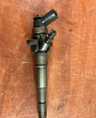 BMW 5 E60 E61 Fuel injector 7794652