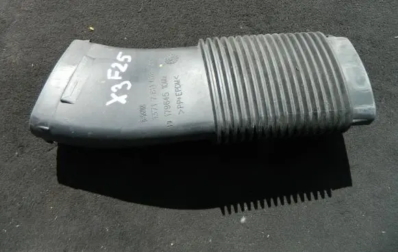 BMW X3 F25 Air intake hose/pipe 7811018