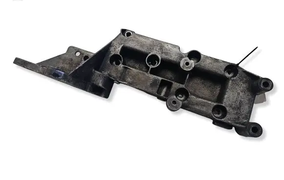 Volvo S60 Engine mounting bracket 8642196