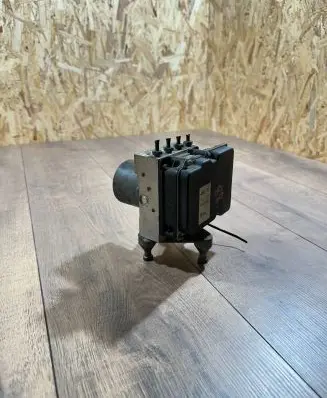 Mercedes-Benz E C207 W207 ABS Pump A2124314712