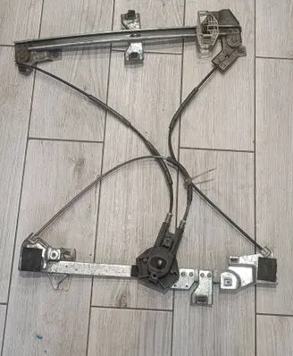 Citroen Berlingo Front window lifting mechanism without motor 