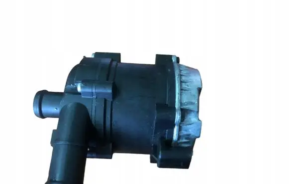 Volkswagen PASSAT B8 Water pump 04L965567B
