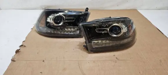 Dodge RAM 1500 DS Headlight/headlamp