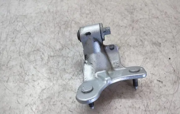 Mercedes-Benz GLK (X204) Rear door lower hinge