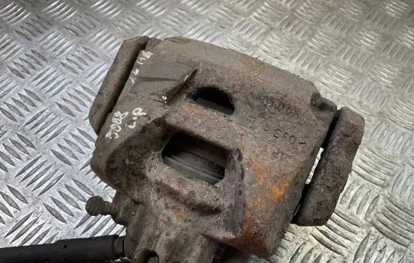 Peugeot 5008 Front brake caliper
