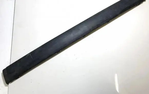 Front bumper splitter molding