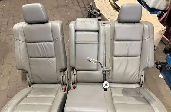 Jeep Grand Cherokee Second row seats