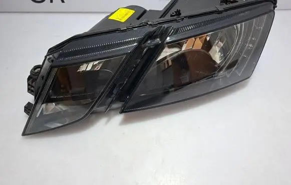 Skoda Octavia Mk4 Headlight/headlamp 030110420100 5E1941015C