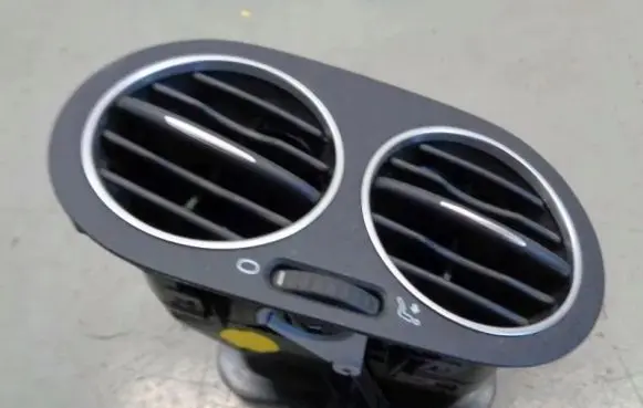 Volkswagen Golf V Dash center air vent grill