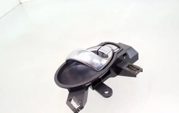 Nissan Juke I F15 Front door interior handle