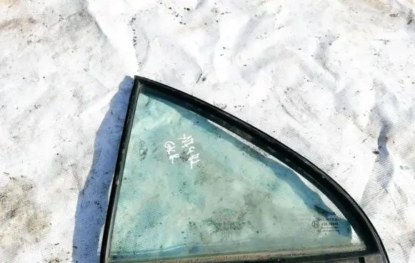 Toyota Avensis T250 Rear vent window glass 