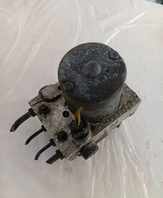Volkswagen PASSAT B5 ABS Pump 889887