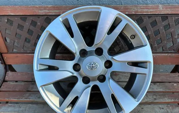 Toyota Hilux (N50, N60, N70) R18 alloy rim 