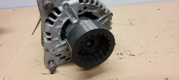 Volkswagen Transporter - Caravelle T5 Generator/alternator 24022610019 P0D36346 0100635