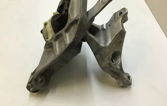 Citroen DS7 Crossback Engine mount bracket 4A110010 A1SI9CU3