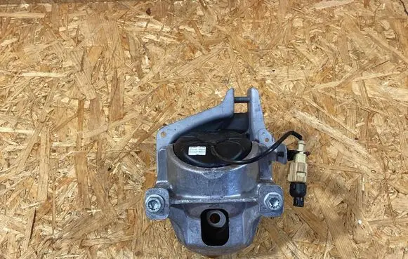 Engine mounting bracket