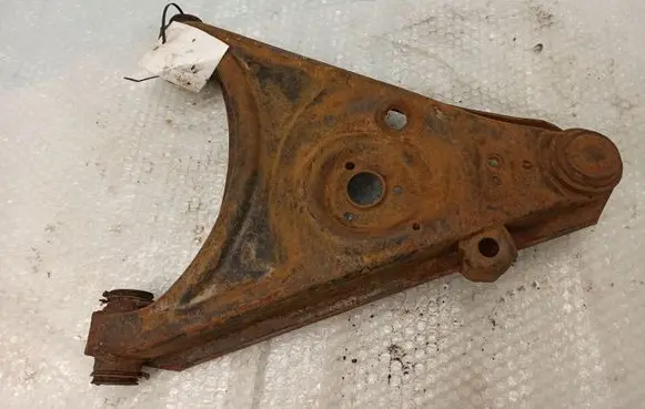 Mercedes-Benz COMPAKT W115 Front lower control arm/wishbone