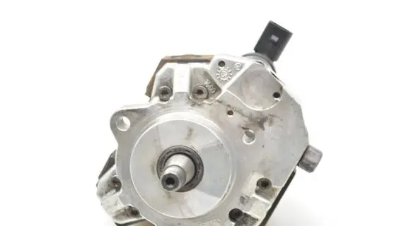 BMW 5 E60 E61 Fuel injection high pressure pump 7798333