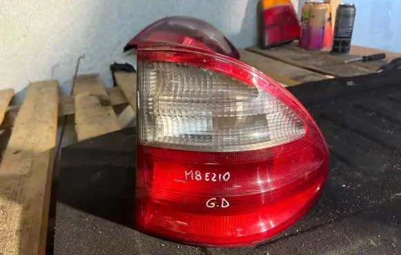 Mercedes-Benz E W210 Rear/tail lights A2108205464 324002 634128R
