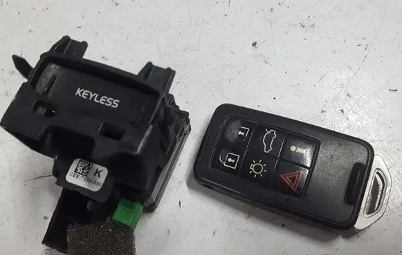 Volvo V40 Ignition lock 28227917 AH4N15607AE