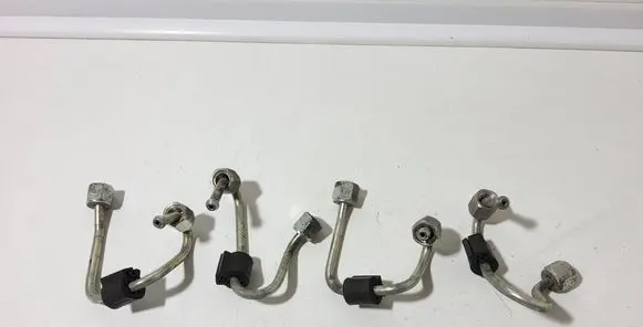 Fuel injector supply line/pipe