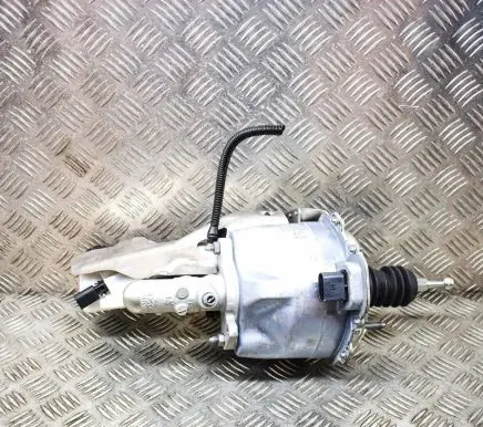 Volkswagen Golf VIII Brake booster 0204N00902 5WC614105T