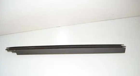 BMW X7 G07 Rear glass trim 7482570