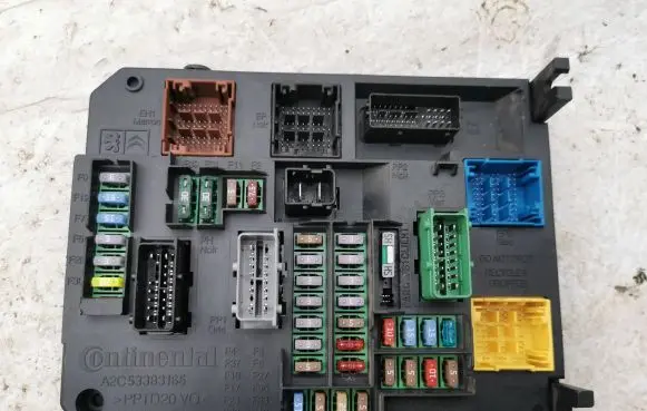 Peugeot 508 RXH Fuse module 9664992380 BSIQ0500 720120967