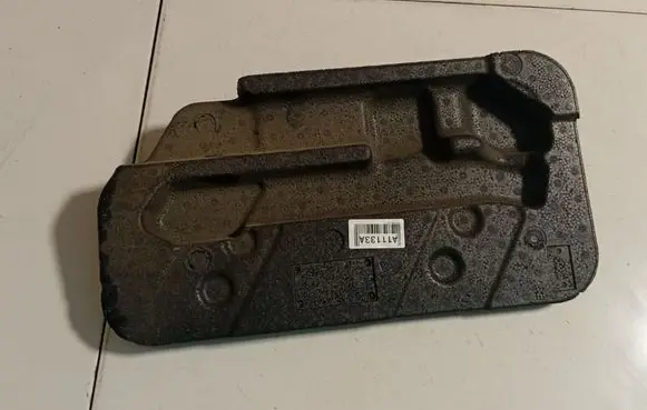 Ford C-MAX I Spare wheel section trim 3M51R100C04AB