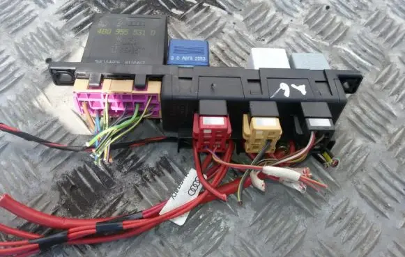 Audi A6 S6 C5 4B Fuse box set 8l0941822a
