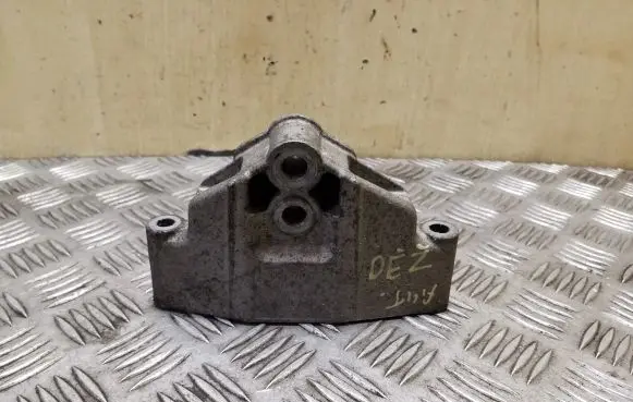 Audi Q7 4L Gearbox mounting bracket 7L6399649D