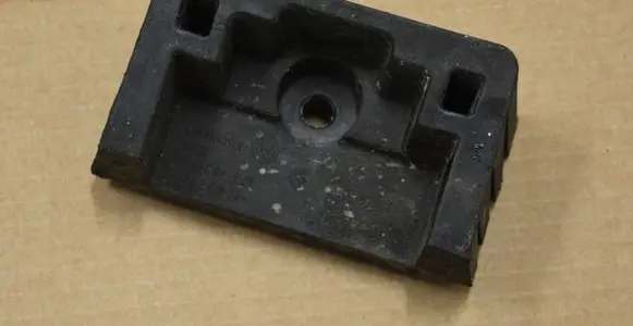Volkswagen Touareg II Jacking socket point 7L8804123