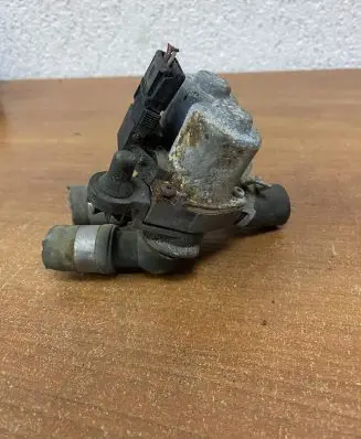 Mercedes-Benz E W210 Coolant heater control valve 0235451628 E893