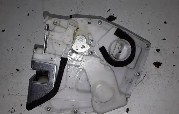 Suzuki SX4 Rear door lock