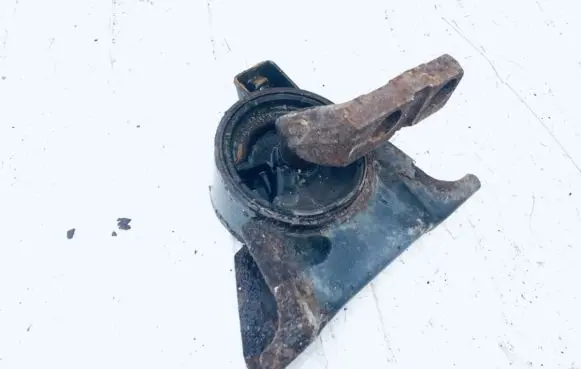 Mazda Premacy Engine mount bracket B26K