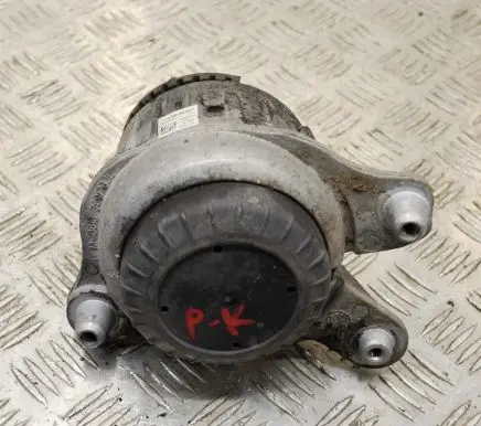 Mercedes-Benz C W205 Engine mount bracket A2052406417