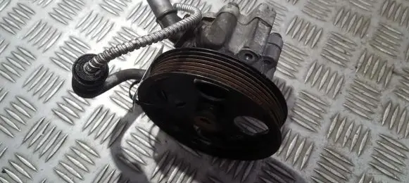 Opel Insignia A Power steering pump 55563329