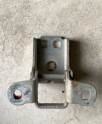 Jeep Cherokee III KJ Front door lower hinge 55177026AB