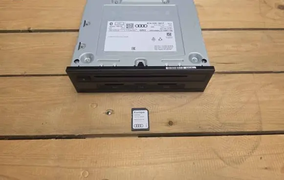 Audi A3 S3 8V Radio/CD/DVD/GPS head unit 81A035193F
