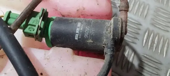 Peugeot 206 Windscreen/windshield washer pump 90095