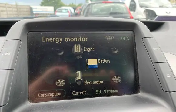 Toyota Prius (NHW20) Dashboard