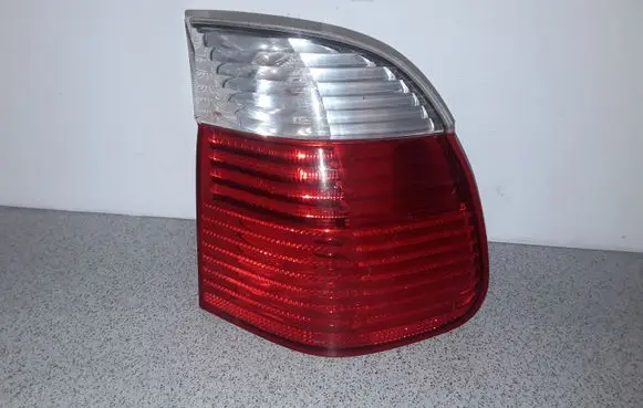 Tailgate rear/tail lights