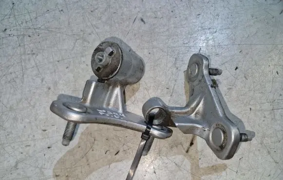 Mercedes-Benz C W204 Front door upper hinge 