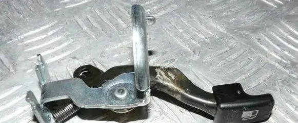 Mitsubishi L200 Tie down hook / loop 
