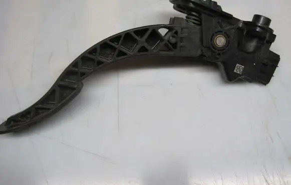 Mitsubishi Outlander Accelerator throttle pedal MN101544