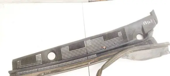 Mitsubishi Lancer Wiper trim MR533285