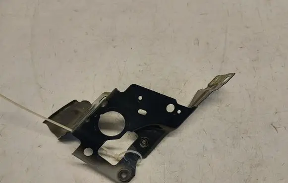 Fender mounting bracket