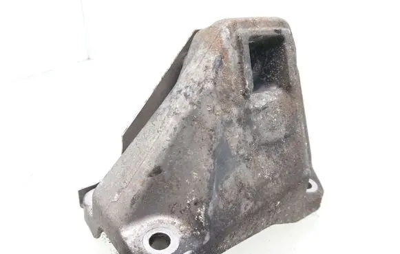 Engine mounting bracket