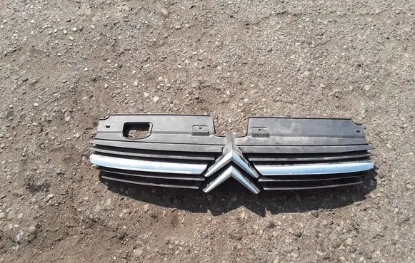 Citroen C5 Front bumper upper radiator grill 9636751980